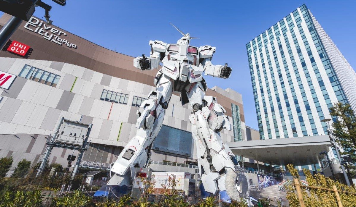 Statuia Unicorn Gundam Diver city plaza Tokyo in Odaiba